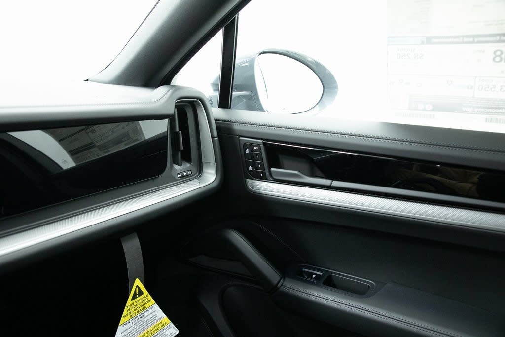 Thumbnail: 2025 Porsche Cayenne - 28