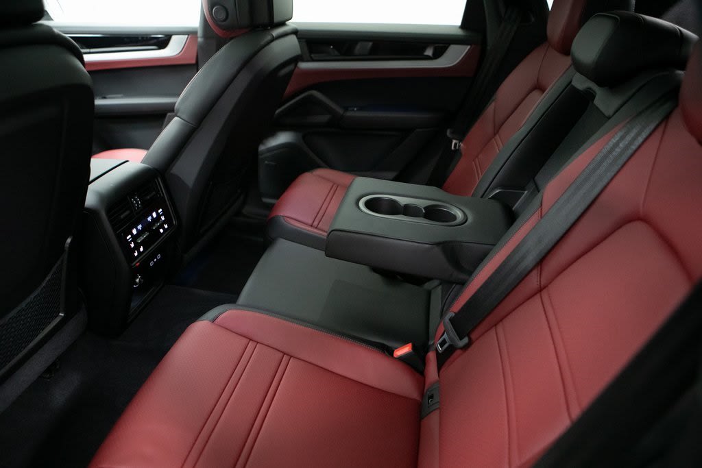 Thumbnail: 2026 Porsche Cayenne - 30