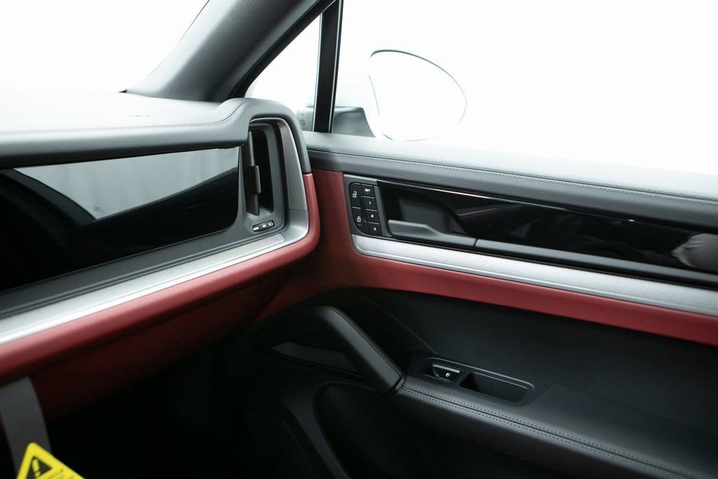 Thumbnail: 2026 Porsche Cayenne - 26