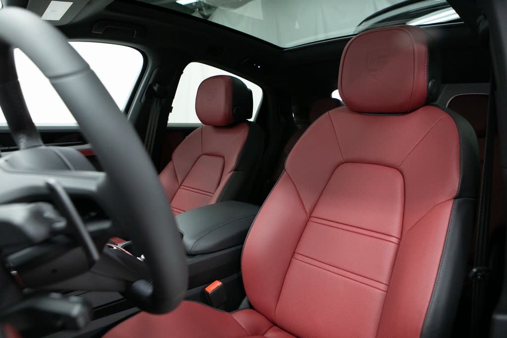 Thumbnail: 2026 Porsche Cayenne - 10