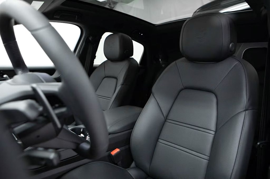 Thumbnail: 2026 Porsche Cayenne - 10