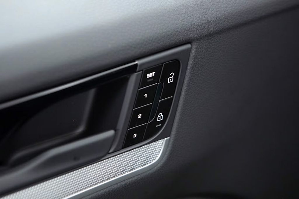 Thumbnail: 2026 Porsche Cayenne - 29