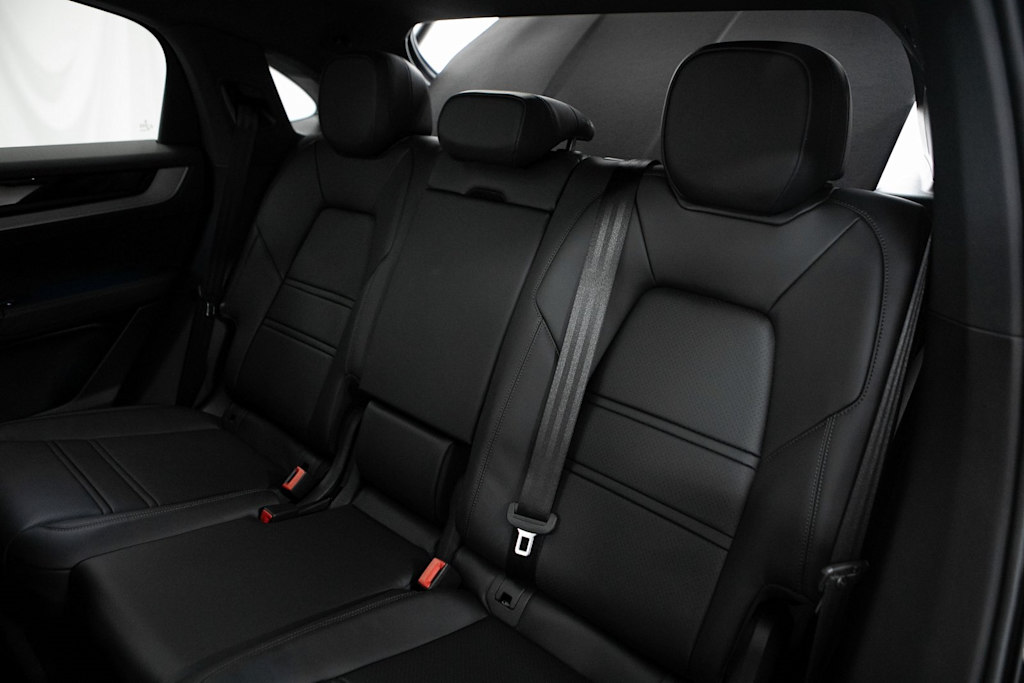 Thumbnail: 2026 Porsche Cayenne - 30