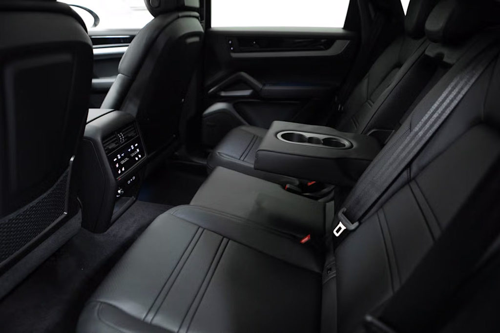 Thumbnail: 2026 Porsche Cayenne - 36