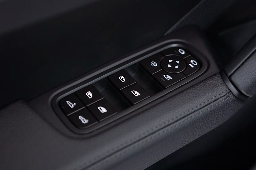 Thumbnail: 2026 Porsche Cayenne - 27