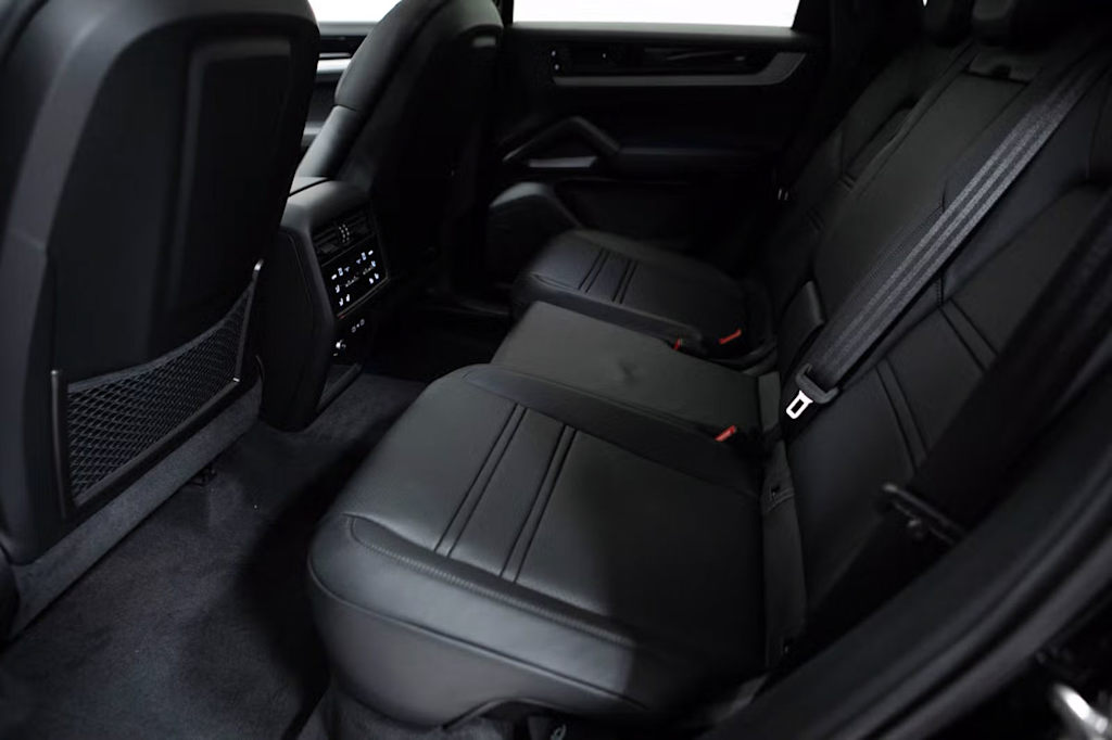 Thumbnail: 2026 Porsche Cayenne - 10