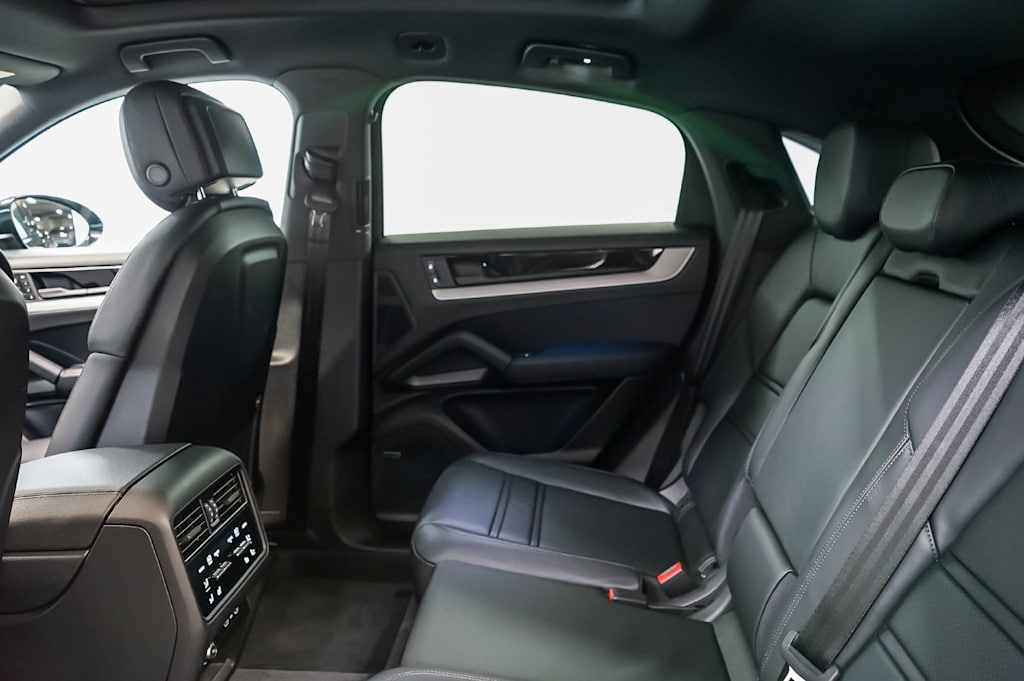Thumbnail: 2026 Porsche Cayenne - 13