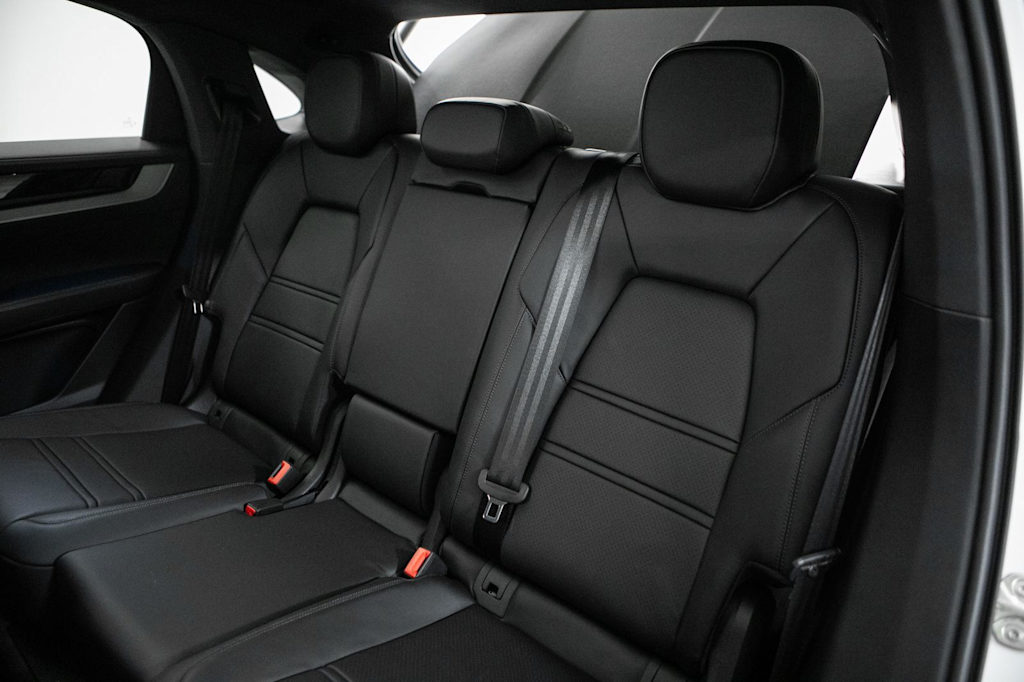 Thumbnail: 2026 Porsche Cayenne - 38