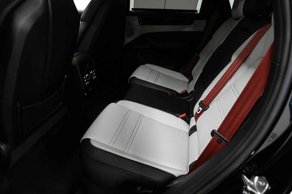 Thumbnail: 2026 Porsche Cayenne - 10