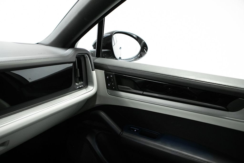 Thumbnail: 2026 Porsche Cayenne - 29