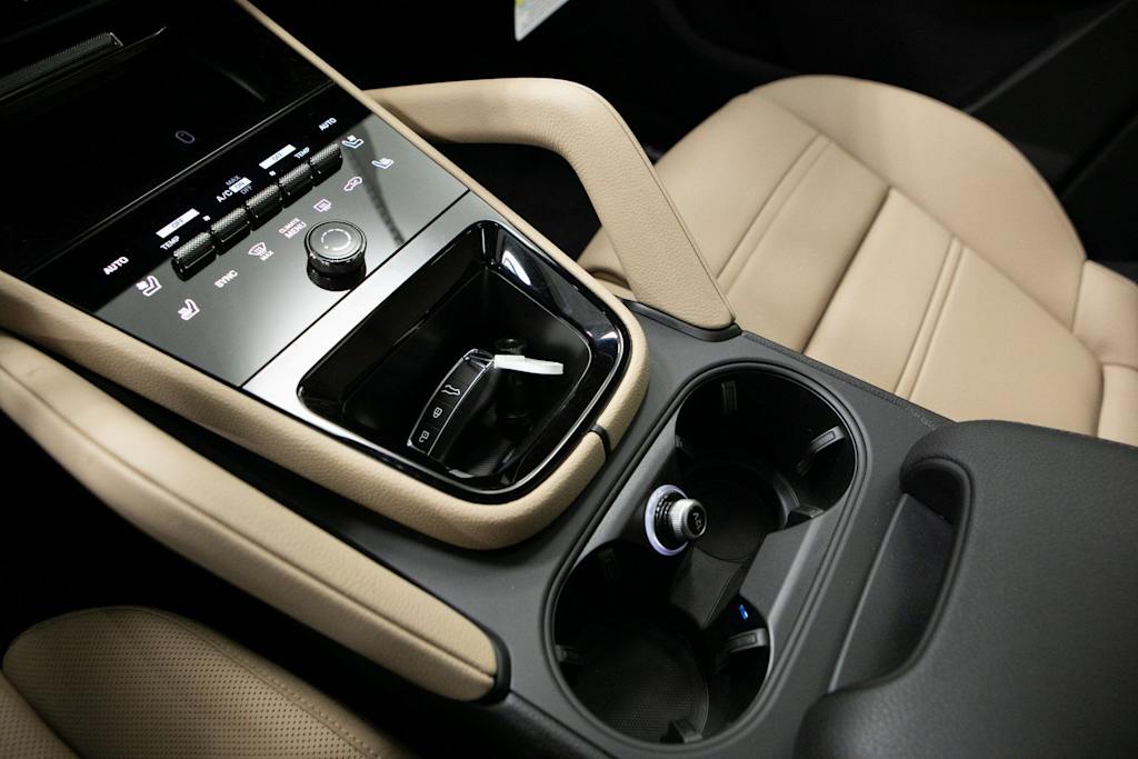 Thumbnail: 2026 Porsche Cayenne - 26