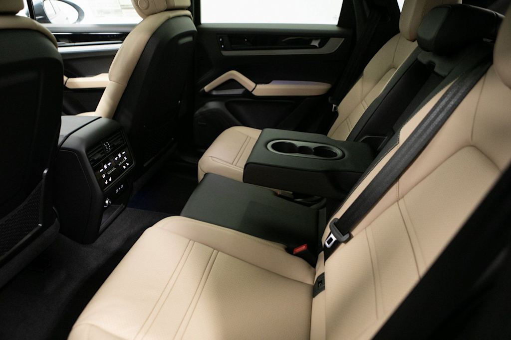 Thumbnail: 2026 Porsche Cayenne - 30