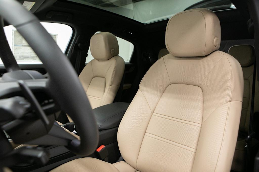 Thumbnail: 2026 Porsche Cayenne - 10