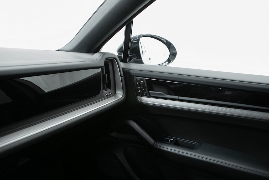 Thumbnail: 2025 Porsche Cayenne - 24