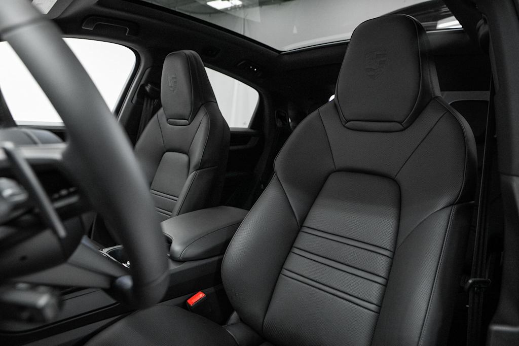 Thumbnail: 2026 Porsche Cayenne - 6