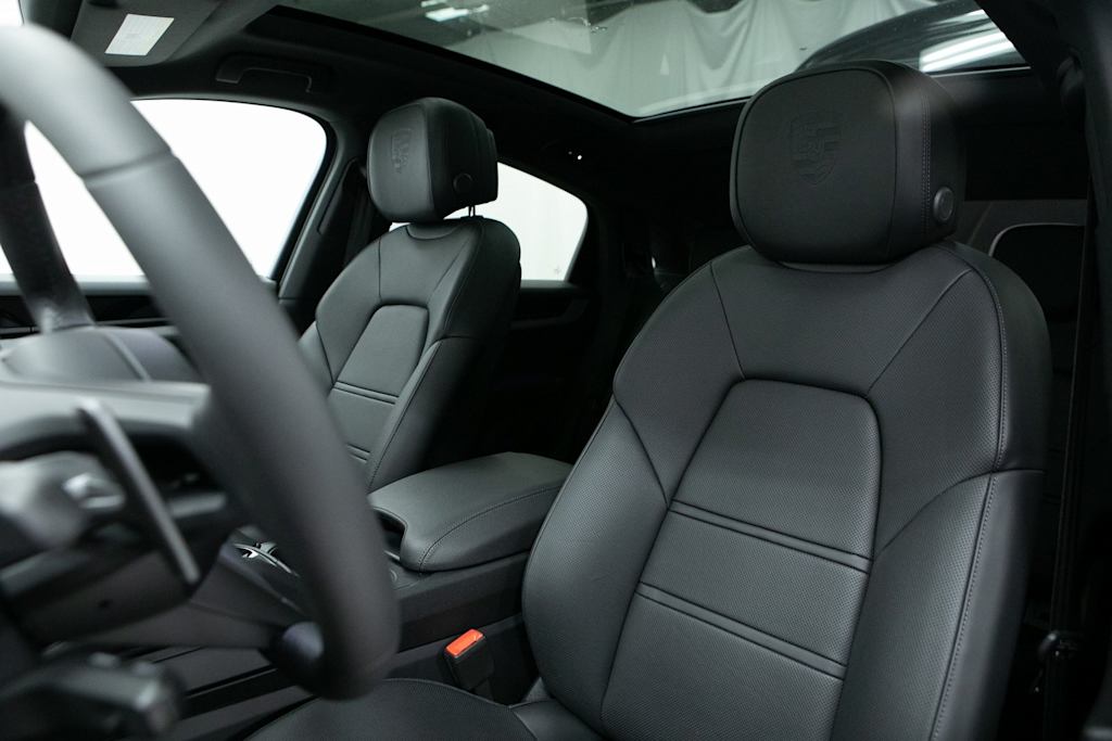 Thumbnail: 2026 Porsche Cayenne - 10