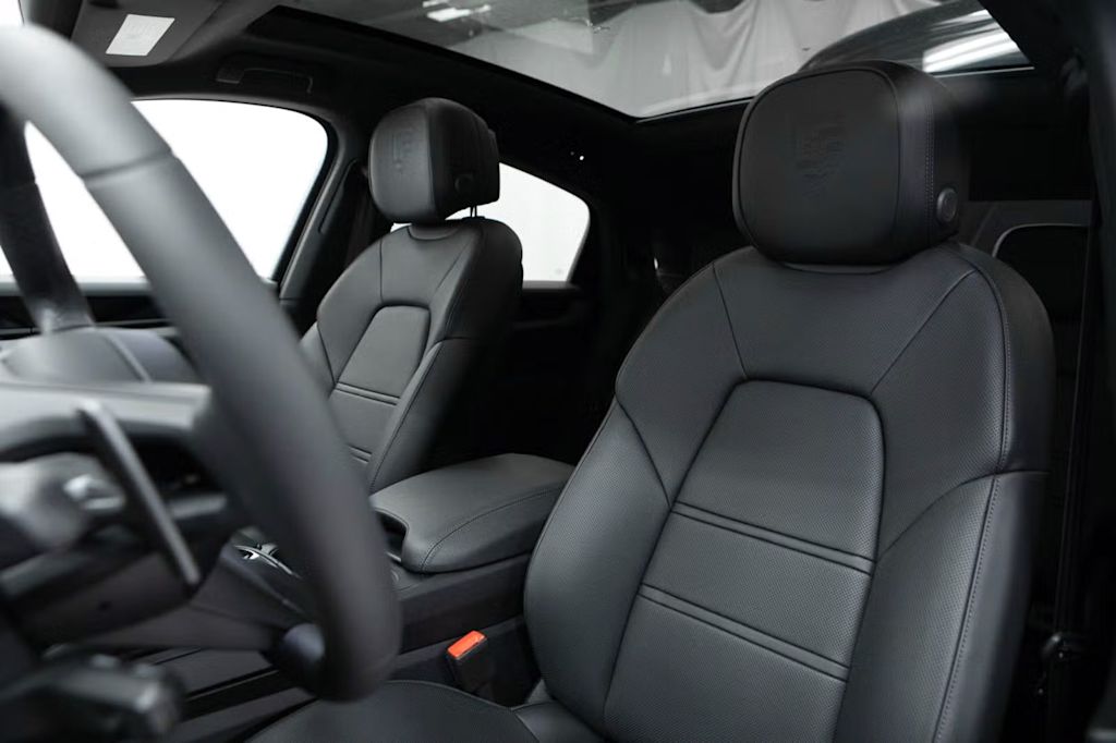 Thumbnail: 2026 Porsche Cayenne - 10