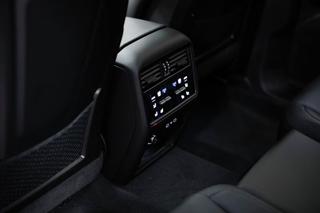Thumbnail: 2026 Porsche Cayenne - 35