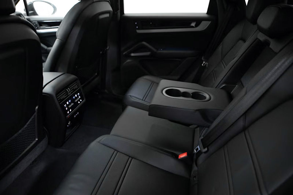 Thumbnail: 2026 Porsche Cayenne - 36
