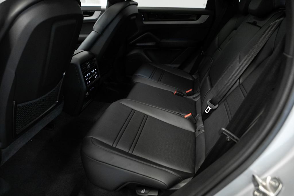 Thumbnail: 2026 Porsche Cayenne - 10