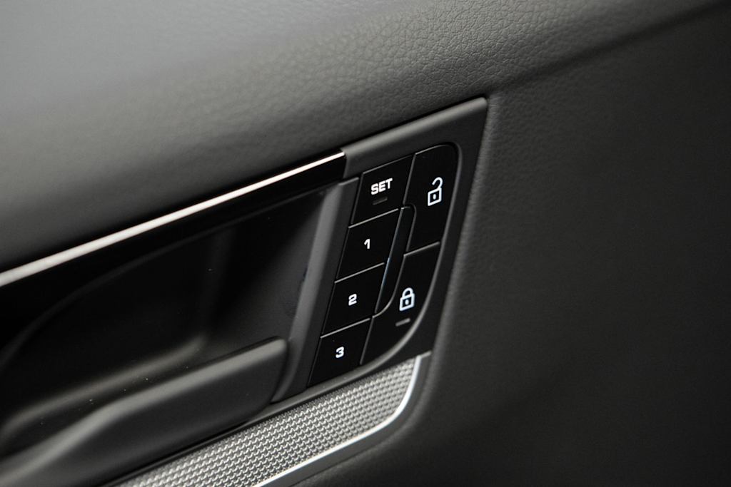 Thumbnail: 2026 Porsche Cayenne - 25