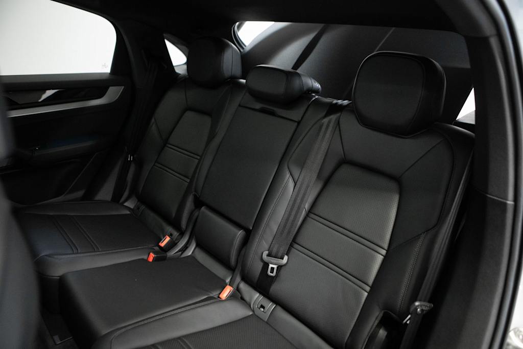 Thumbnail: 2026 Porsche Cayenne - 35