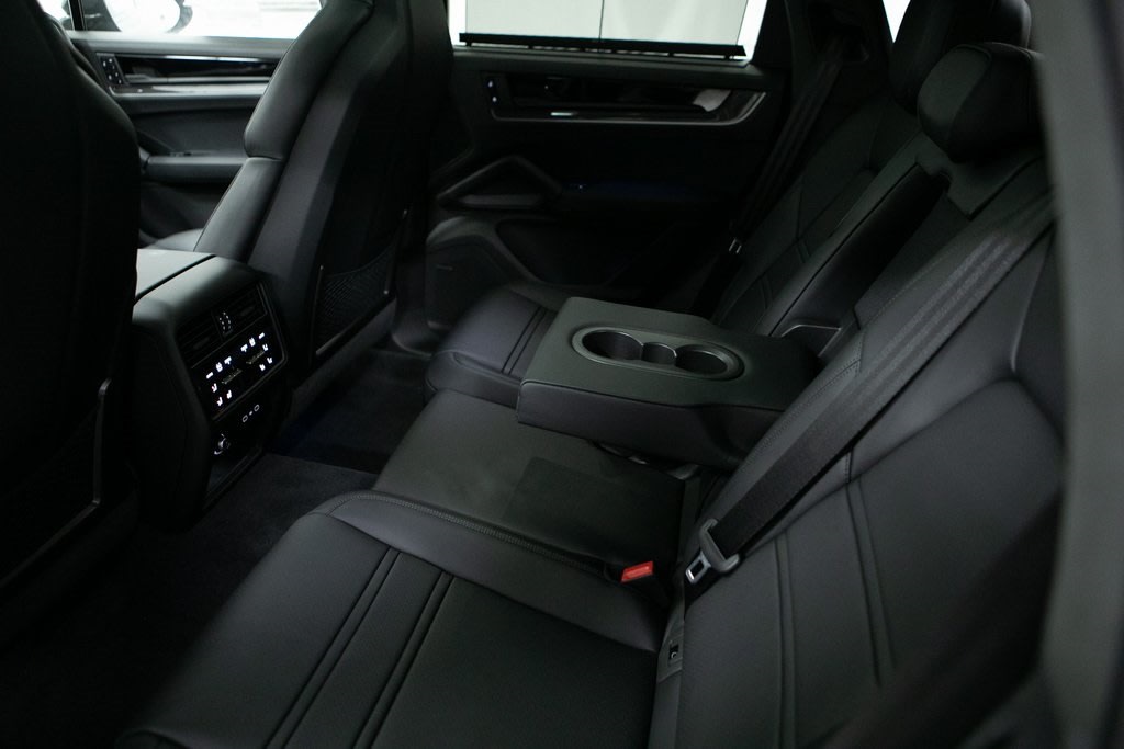 Thumbnail: 2026 Porsche Cayenne - 31