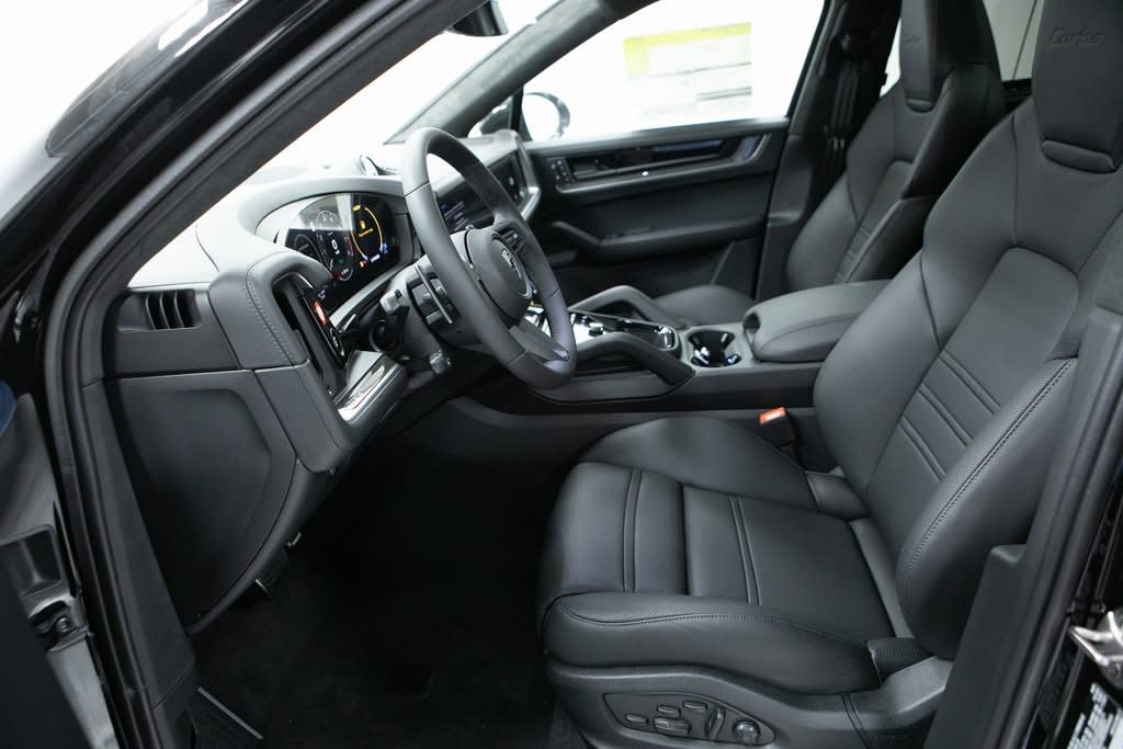 Thumbnail: 2026 Porsche Cayenne - 10