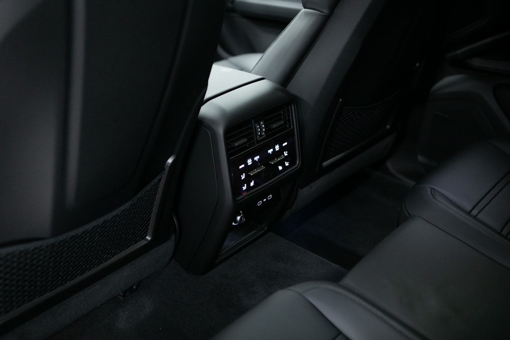 Thumbnail: 2026 Porsche Cayenne - 30