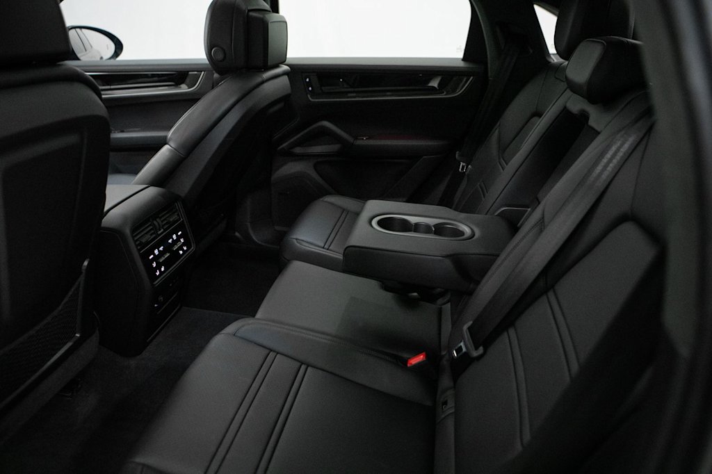 Thumbnail: 2025 Porsche Cayenne - 38