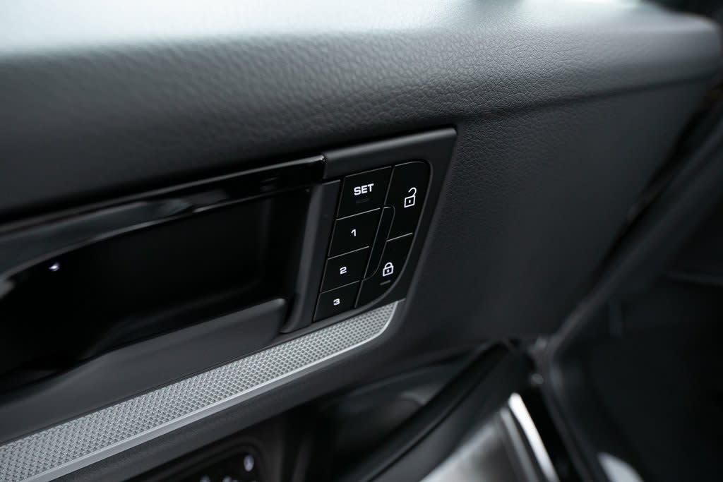 Thumbnail: 2025 Porsche Cayenne - 30