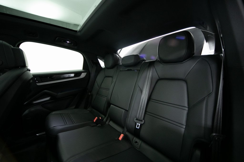 Thumbnail: 2025 Porsche Cayenne - 40