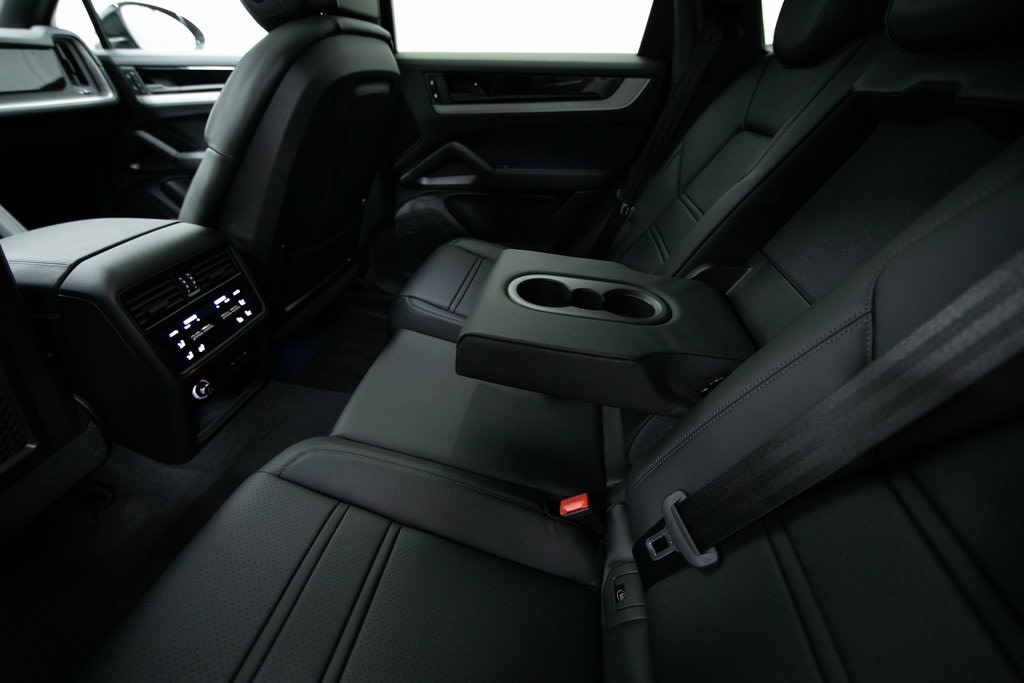 Thumbnail: 2025 Porsche Cayenne - 39