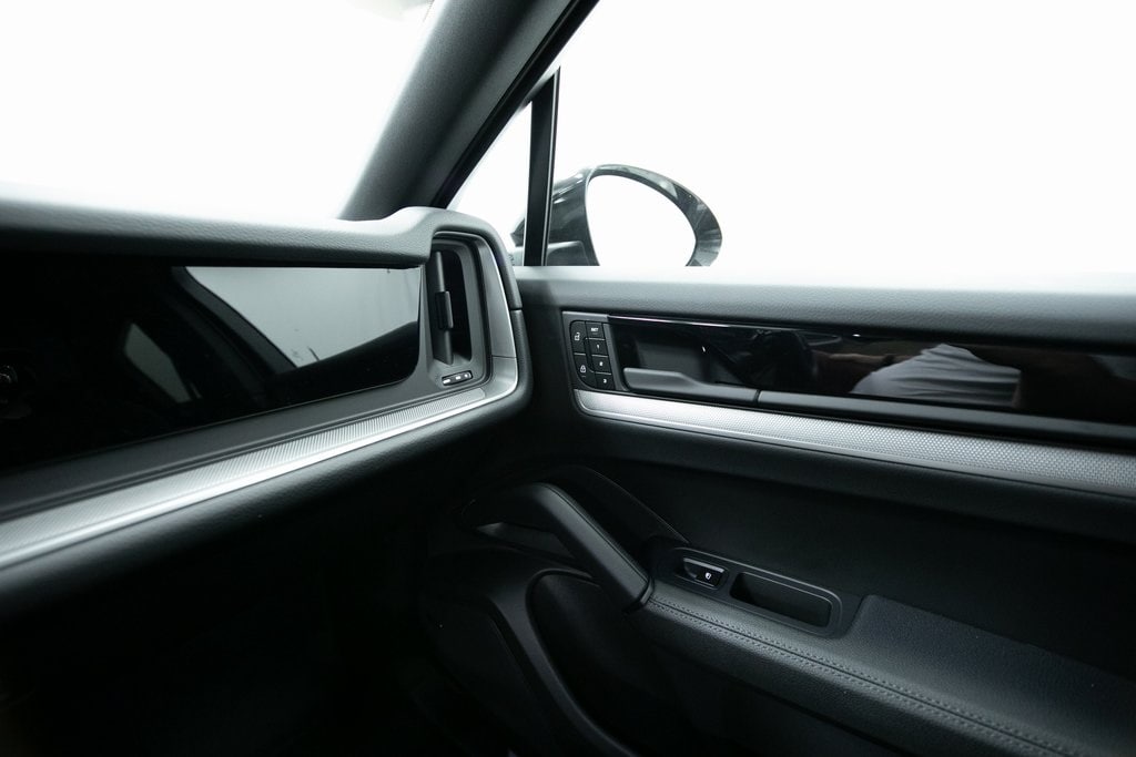 Thumbnail: 2025 Porsche Cayenne - 35