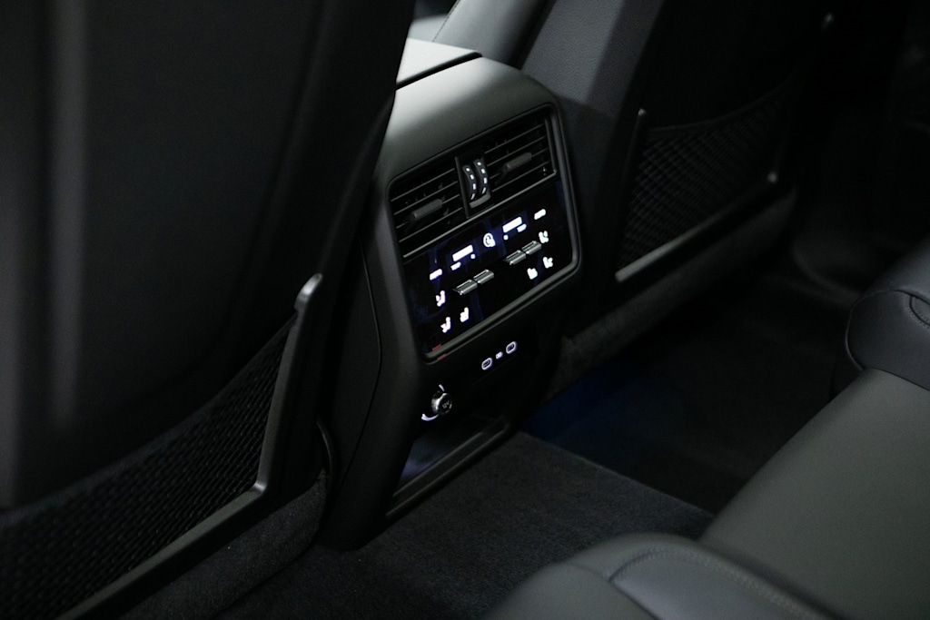 Thumbnail: 2026 Porsche Cayenne - 30