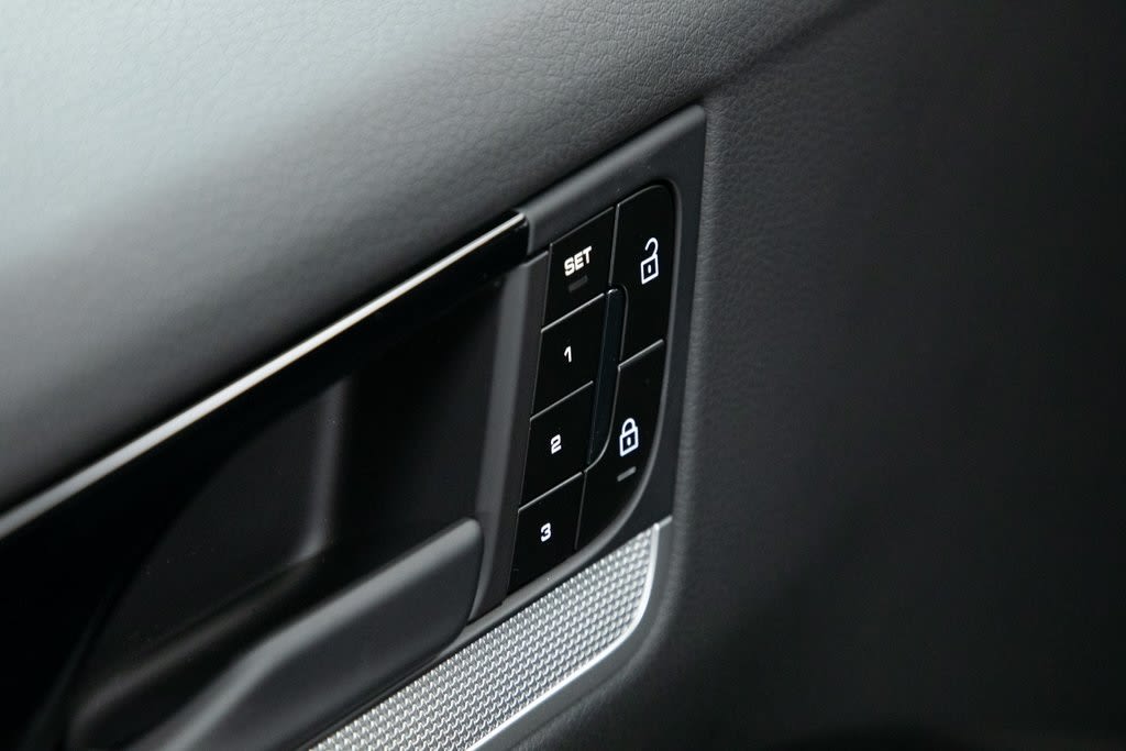 Thumbnail: 2025 Porsche Cayenne - 24