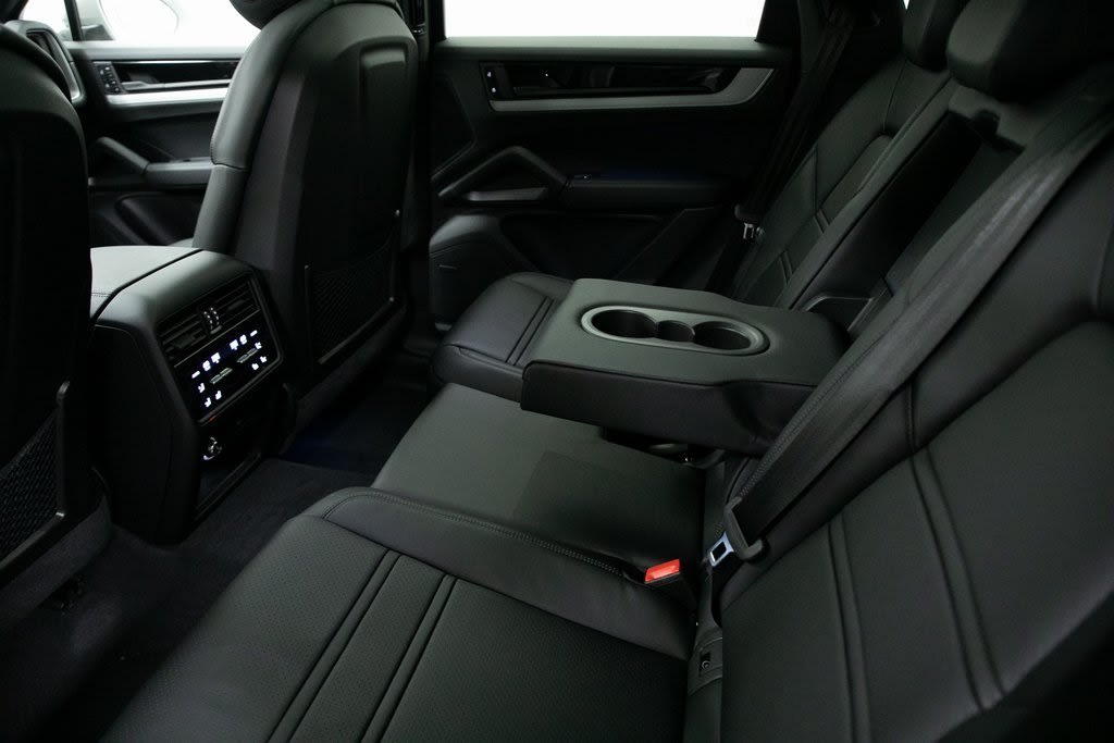 Thumbnail: 2025 Porsche Cayenne - 32