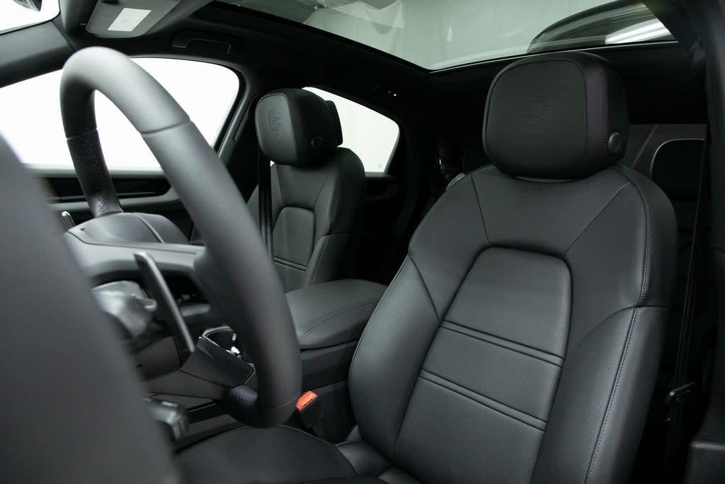 Thumbnail: 2025 Porsche Cayenne - 10