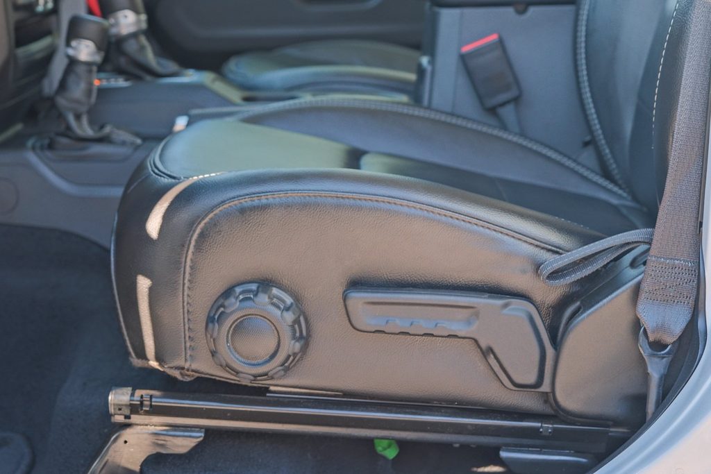 Thumbnail: 2023 Jeep Wrangler - 28