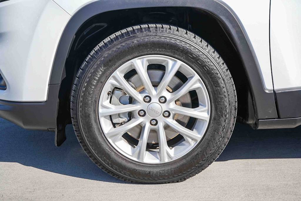 Thumbnail: 2022 Jeep Cherokee - 22