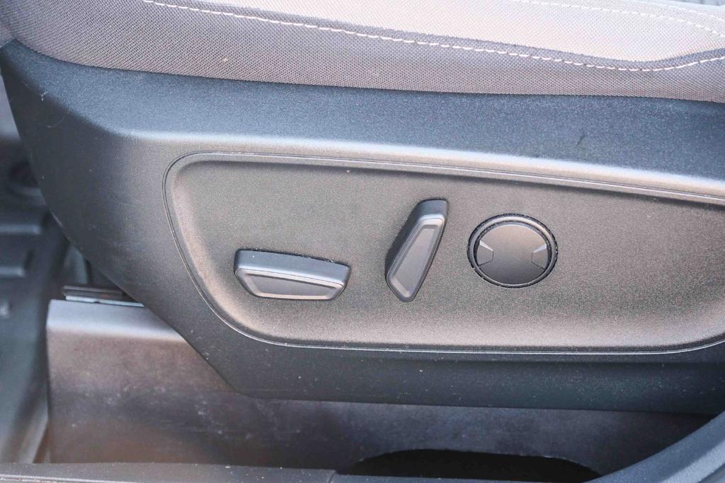 Thumbnail: 2020 Ford Escape - 28