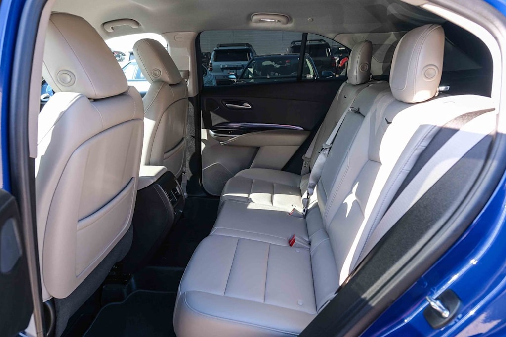 Thumbnail: 2023 Cadillac XT4 - 11