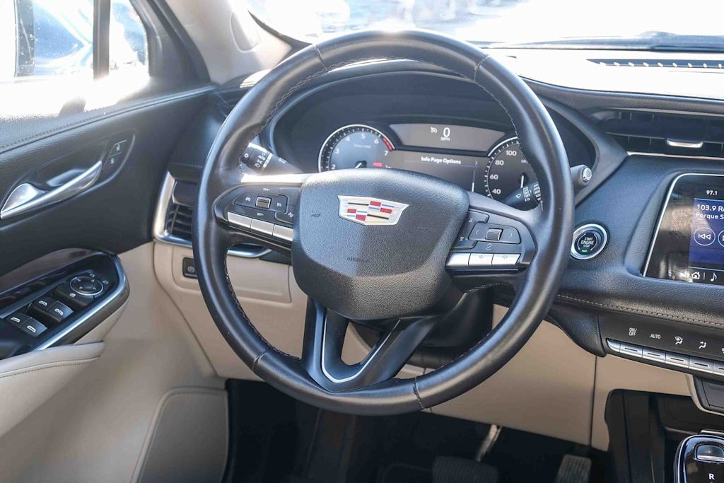 Thumbnail: 2023 Cadillac XT4 - 8