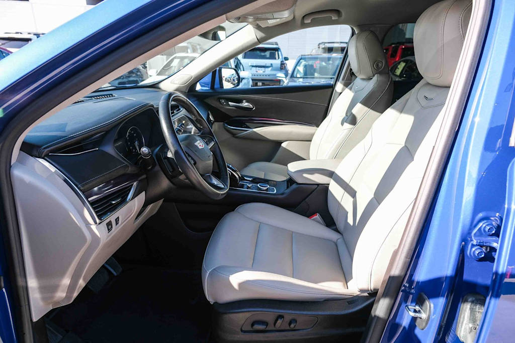 Thumbnail: 2023 Cadillac XT4 - 10
