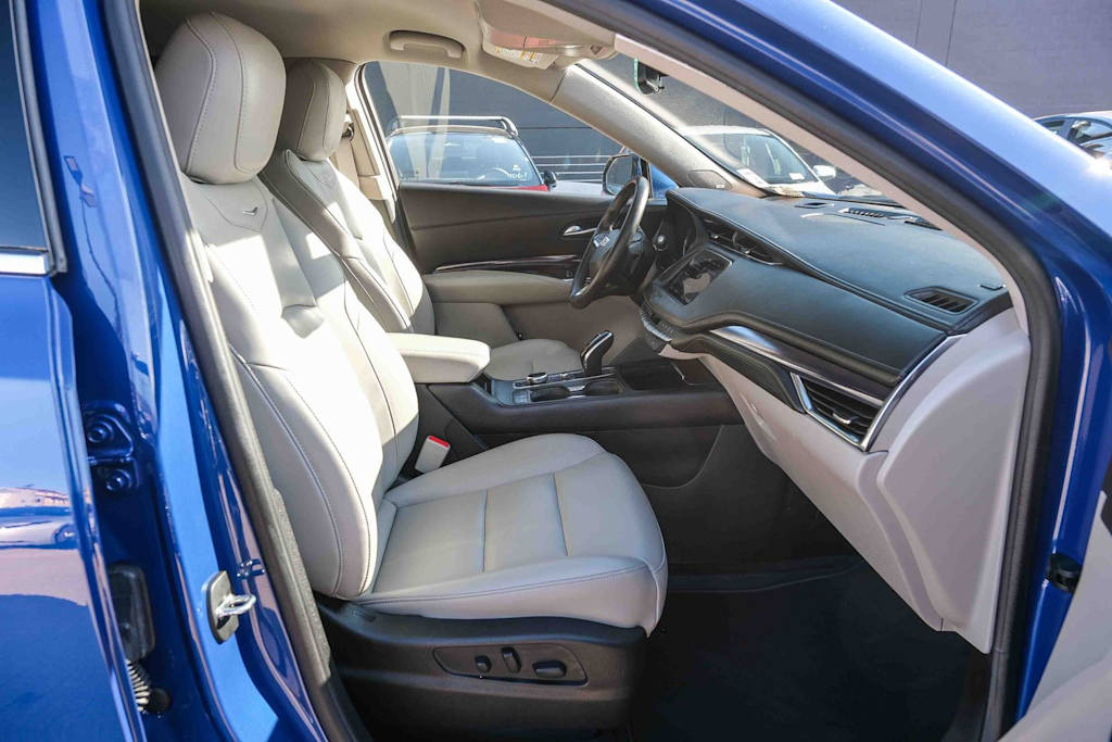 Thumbnail: 2023 Cadillac XT4 - 9
