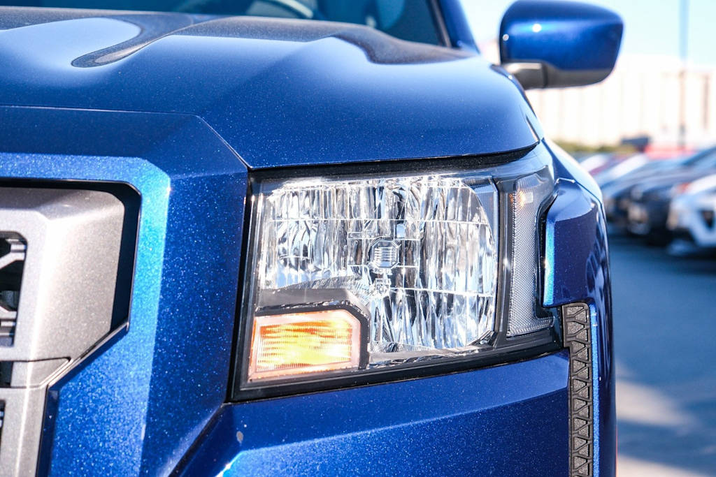 Thumbnail: 2022 Nissan Frontier - 22