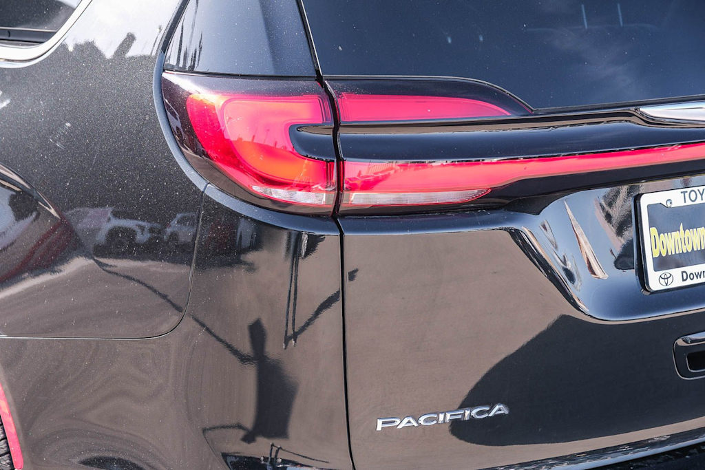 Thumbnail: 2023 Chrysler Pacifica - 17