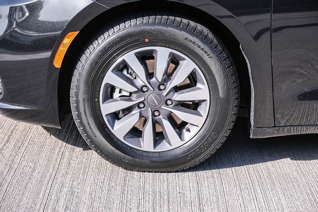 Thumbnail: 2023 Chrysler Pacifica - 19