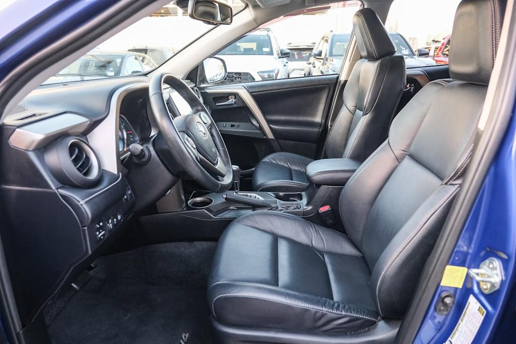 Thumbnail: 2015 Toyota RAV4 - 11
