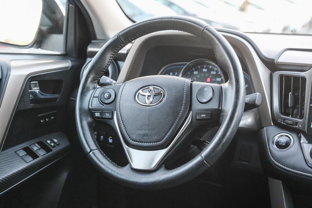 Thumbnail: 2015 Toyota RAV4 - 9